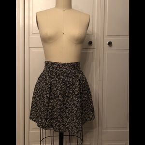 Cooperative Skirts - Daisy printed mini🌼 Cooperative Skirts - Daisy printed mini🌼